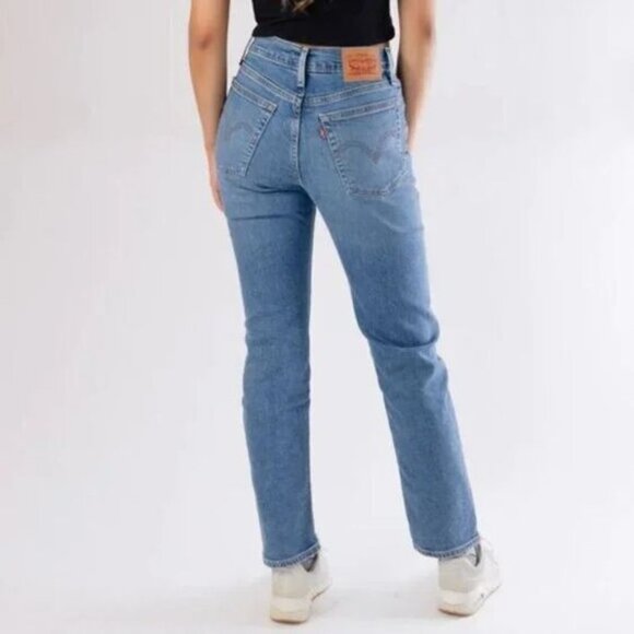 Levi's Wedgie Straight Jeans in Love in the Mist Wash Size 24 - Picture 3 of 16